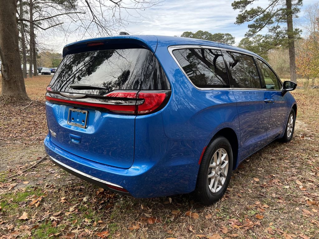 New 2026 Chrysler Pacifica Select image 3