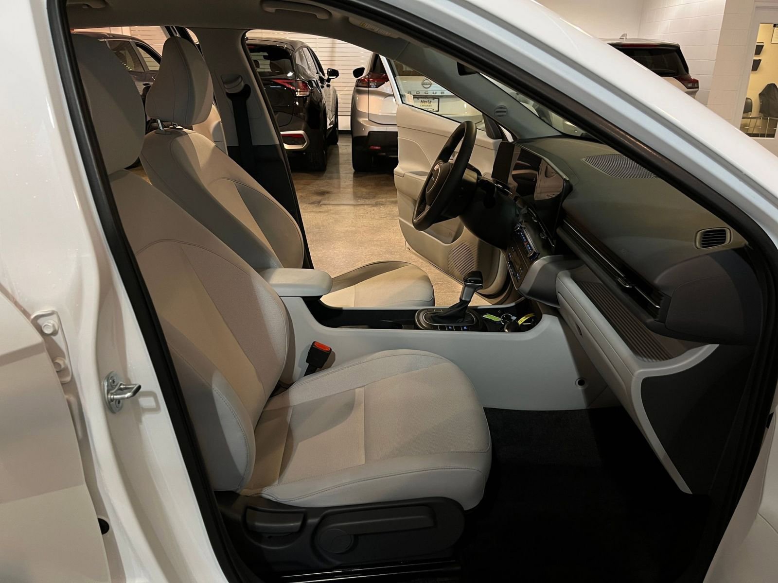 Used 2025 Hyundai Kona SEL image 36