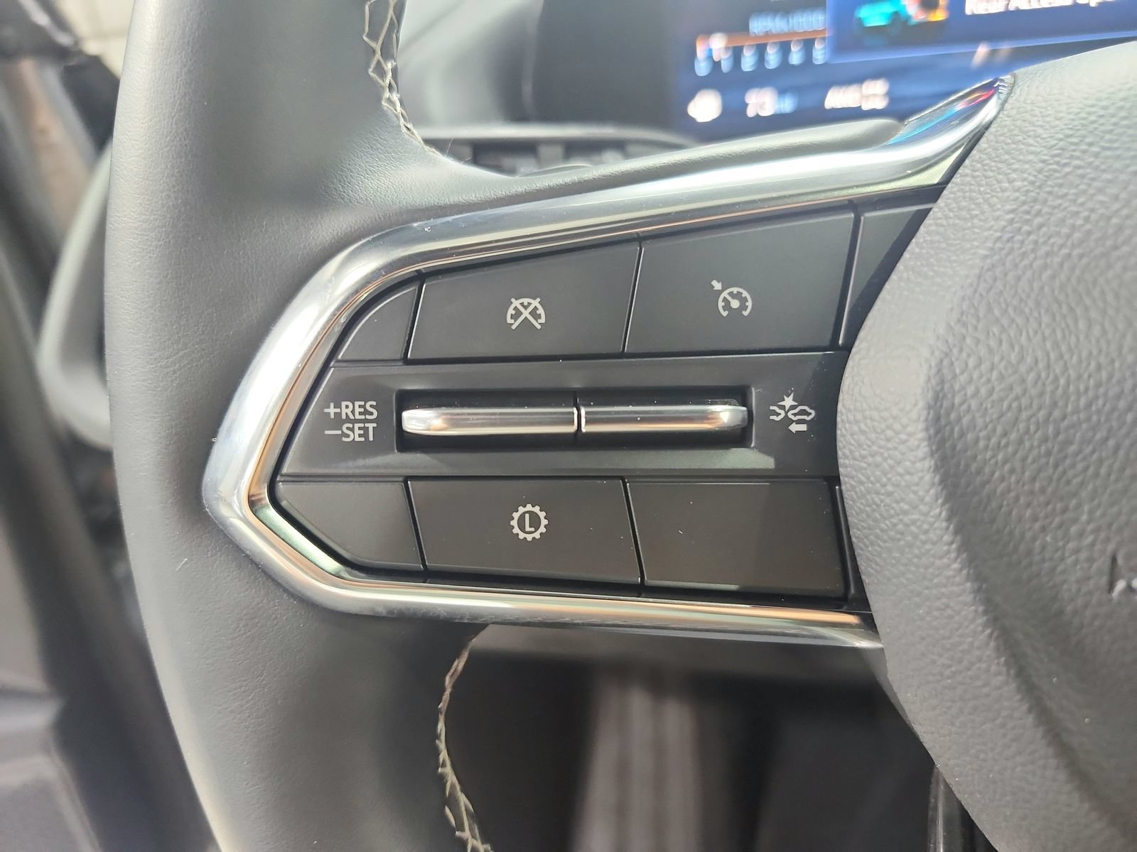 Used 2025 Chevrolet Traverse Z71 AWD/4WD image 23