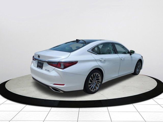 Certified 2024 Lexus ES 350 w/ Technology Package FWD image 4