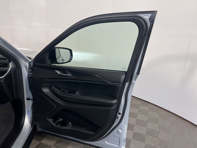 Certified 2023 Jeep Grand Cherokee L Laredo image 30