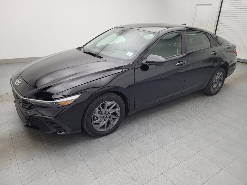 Used 2024 Hyundai Elantra SEL image 2