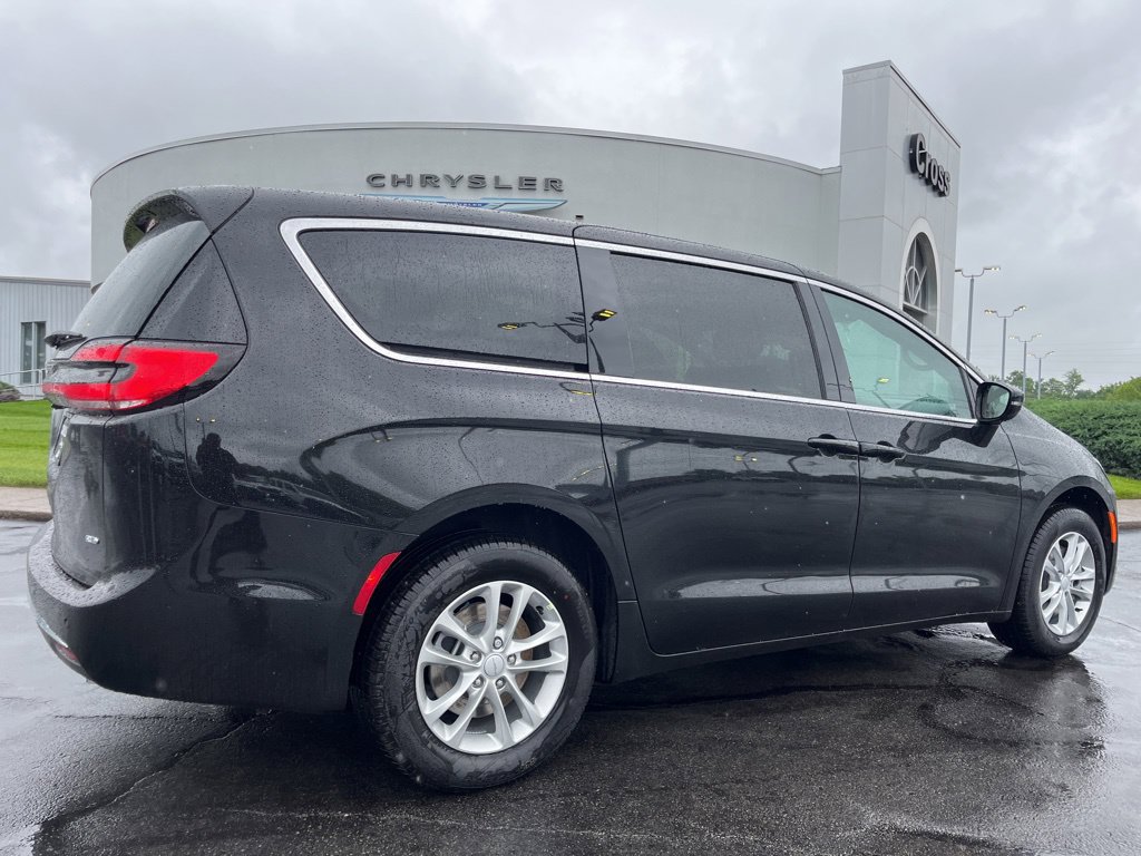 New 2027 Chrysler Pacifica Select AWD/4WD image 42
