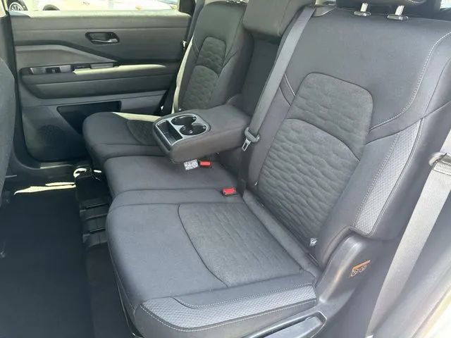 Used 2025 Nissan Pathfinder SV AWD/4WD image 24