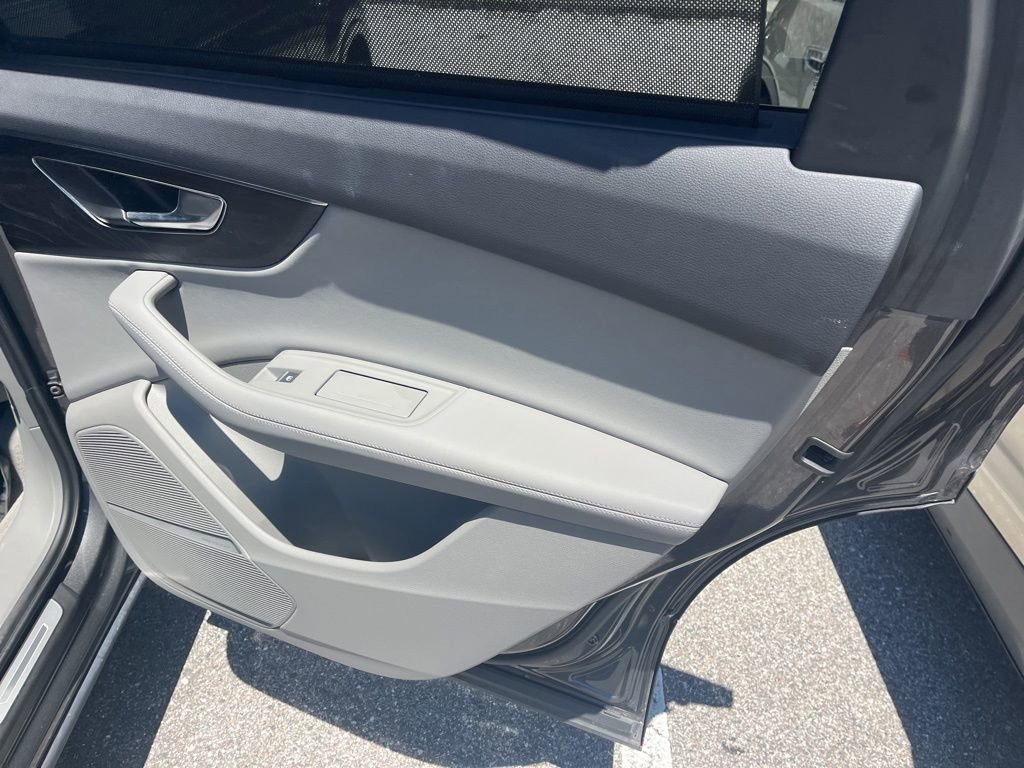 Used 2023 Audi Q7 3.0T Prestige AWD/4WD image 8