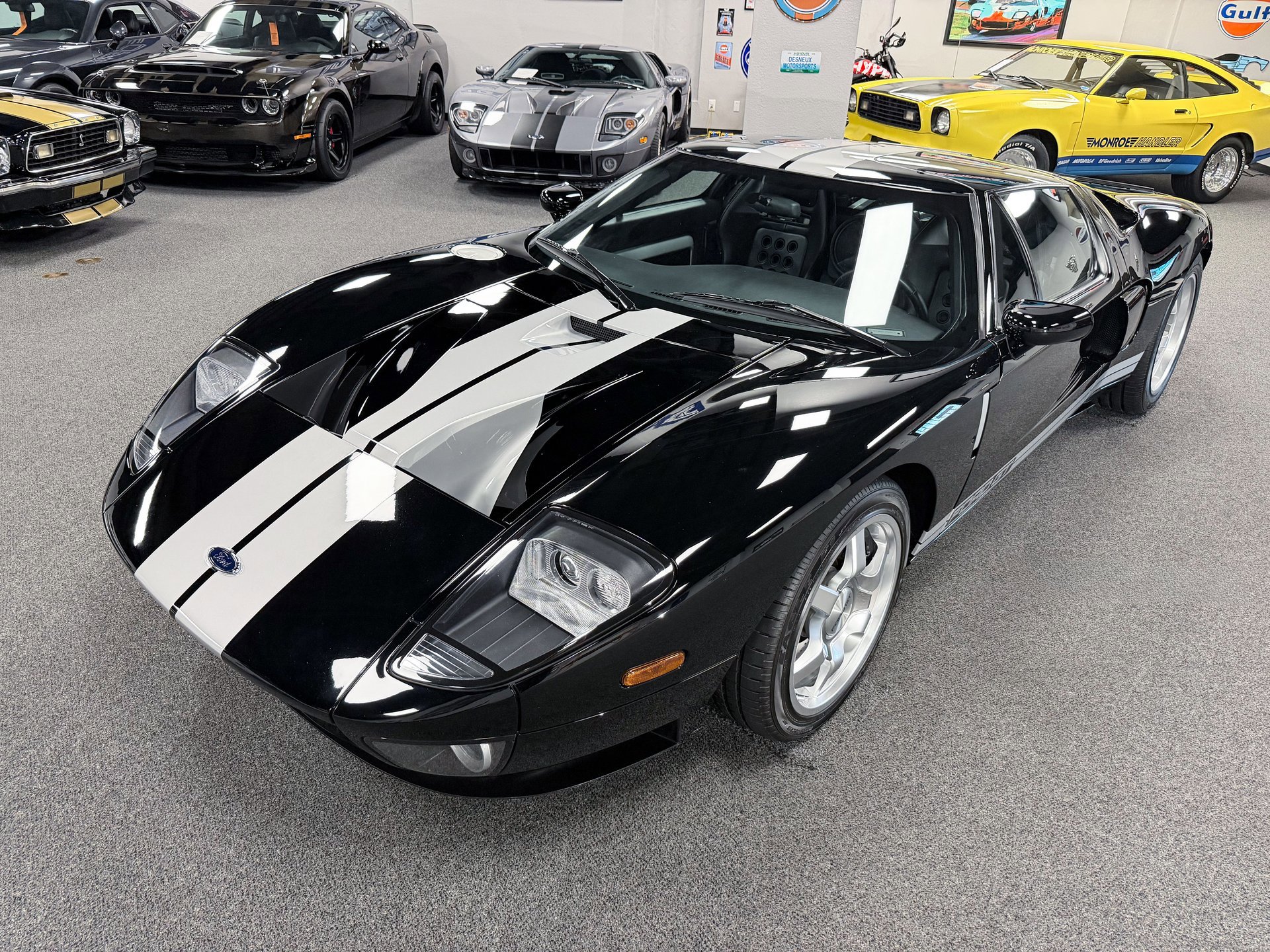 Used 2005 Ford GT image 30