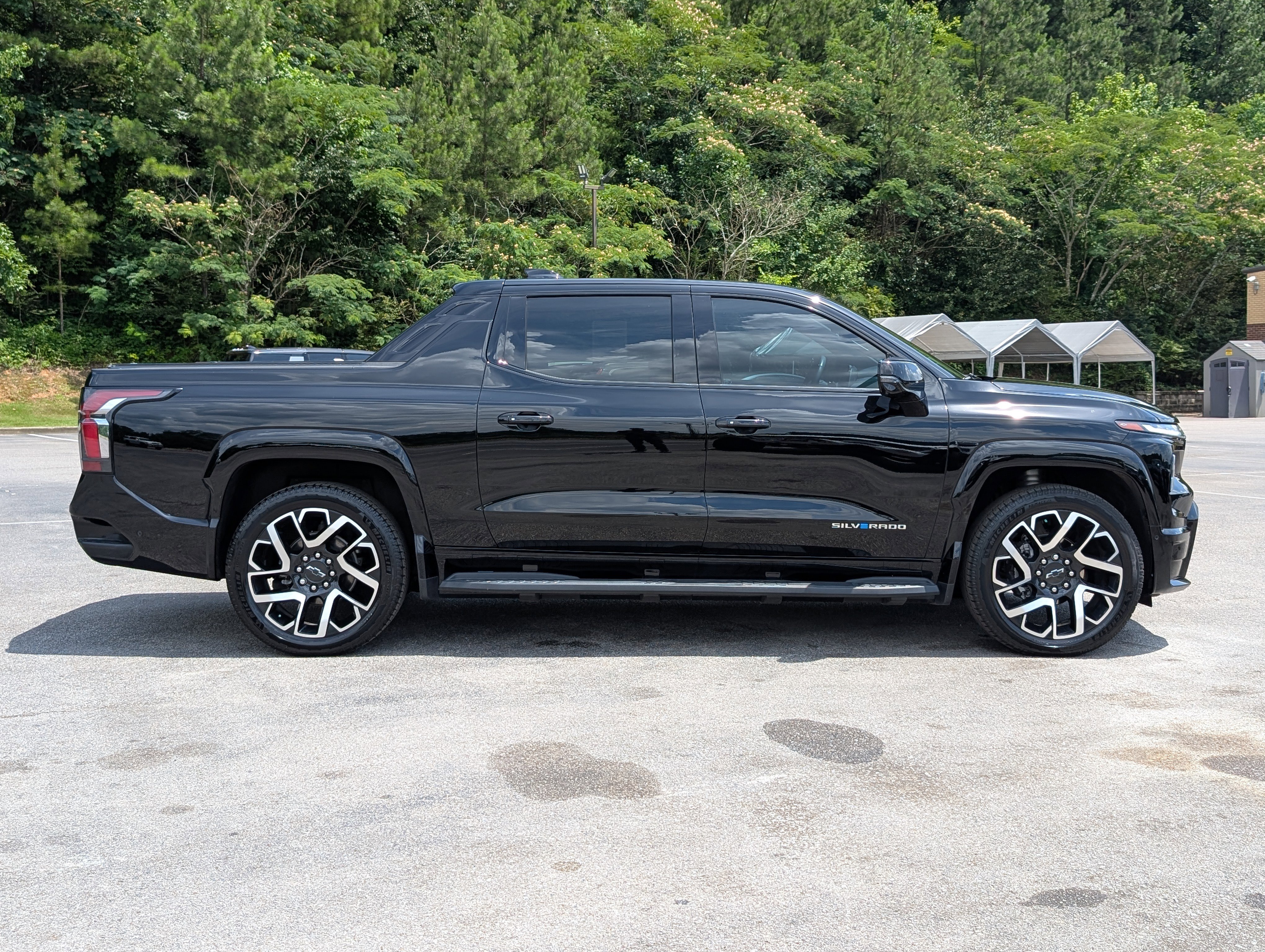 Used 2024 Chevrolet Silverado EV RST AWD/4WD image 10