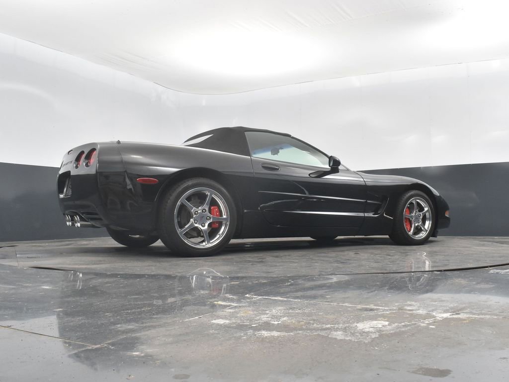 Used 2000 Chevrolet Corvette Base w/ Performance Handling Pkg image 32