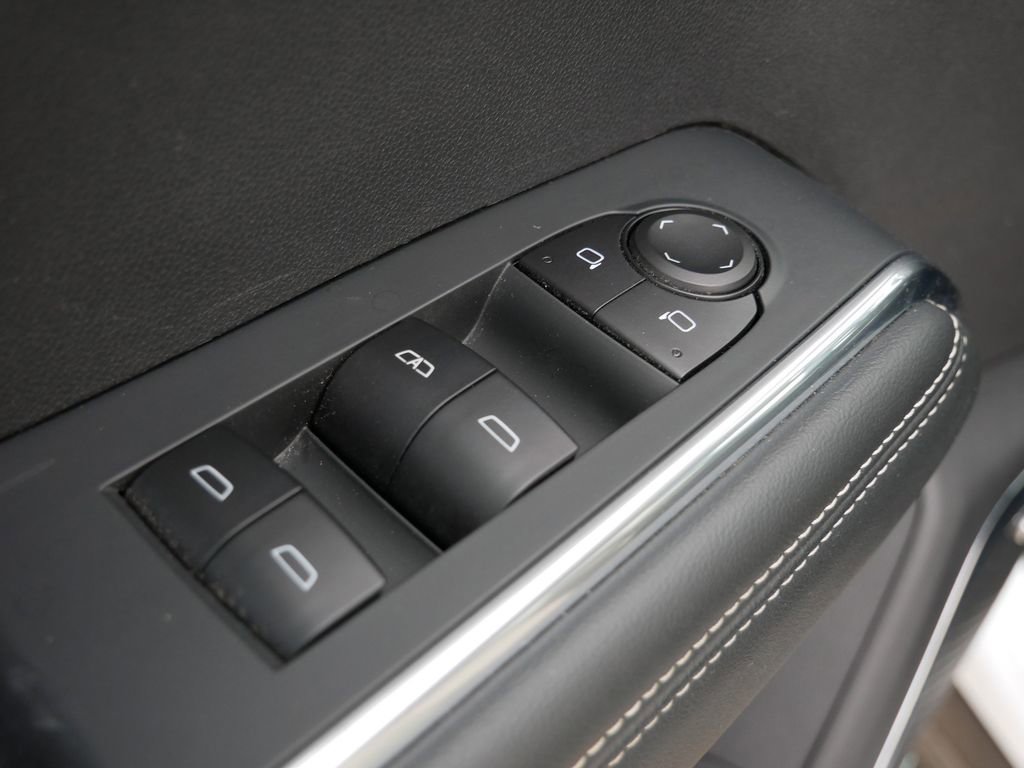 Used 2025 GMC Acadia Elevation image 16