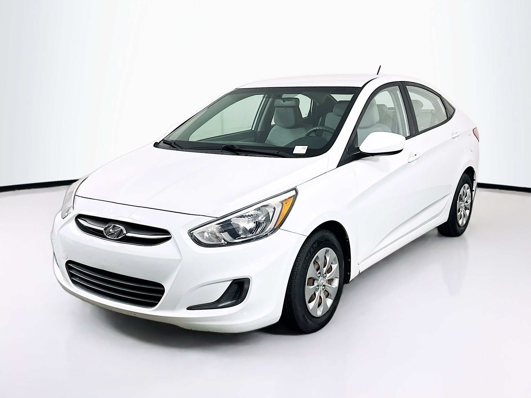 Used 2016 Hyundai Accent SE FWD image 3