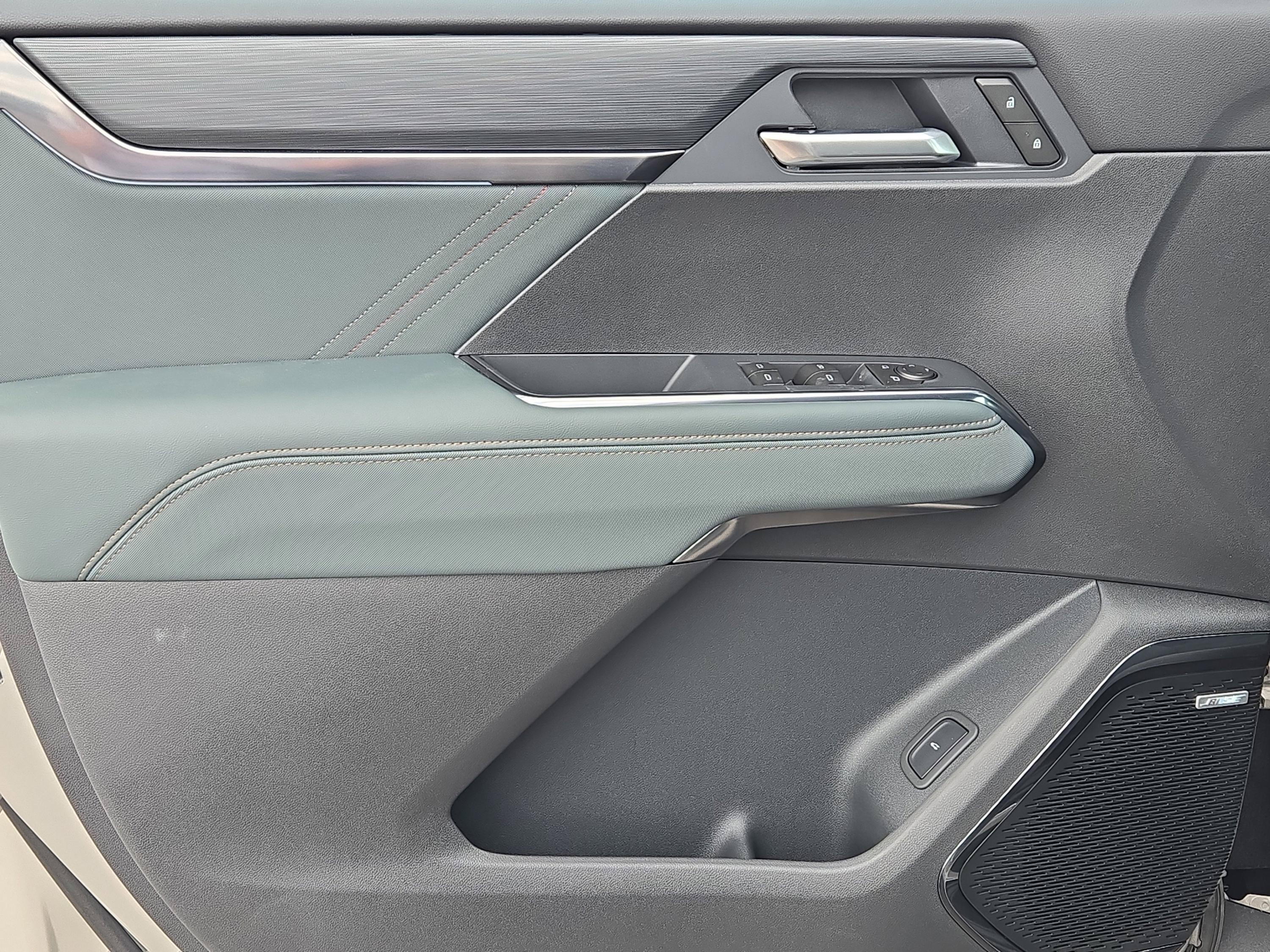 New 2026 GMC Acadia AT4 w/ LPO, Floor Liner Package AWD/4WD image 14