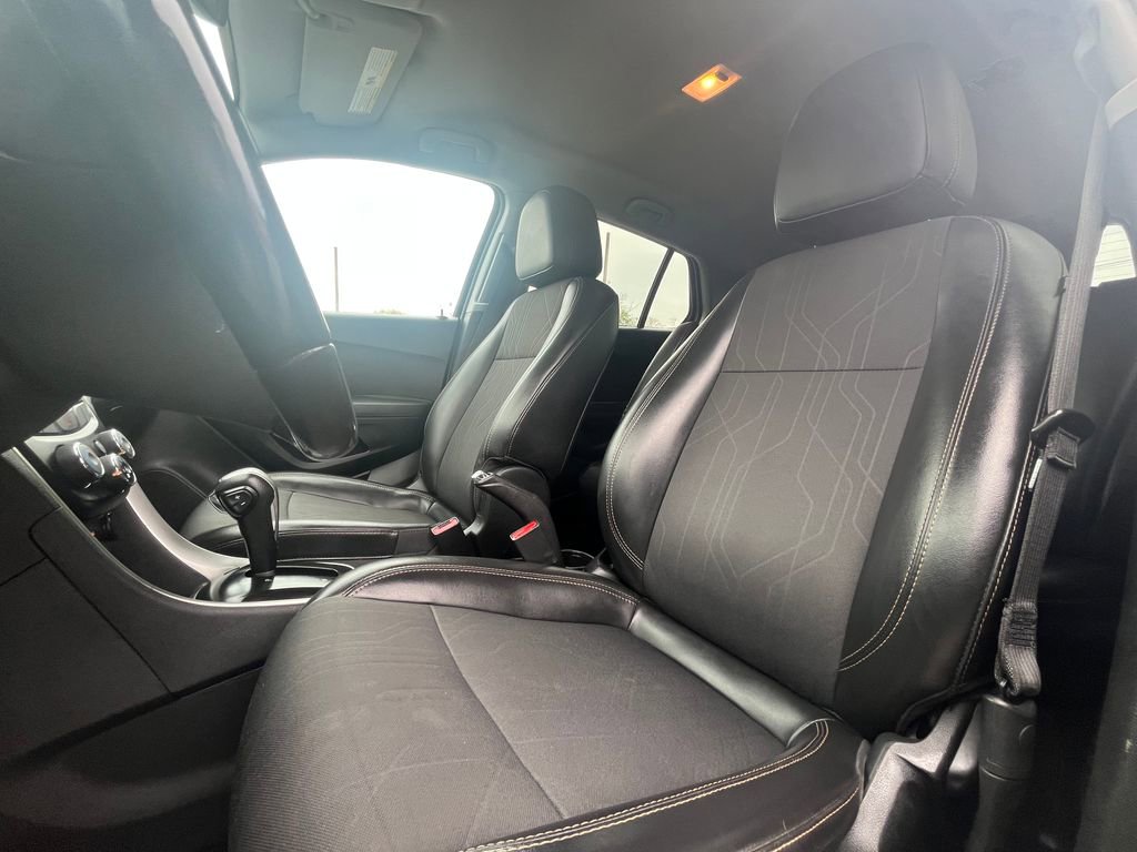 Used 2020 Chevrolet Trax LT w/ Driver Confidence Package FWD image 25