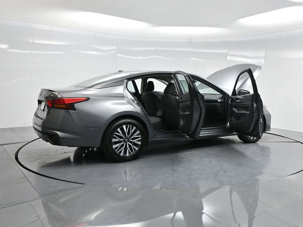 Used 2024 Nissan Altima 2.5 SV image 5