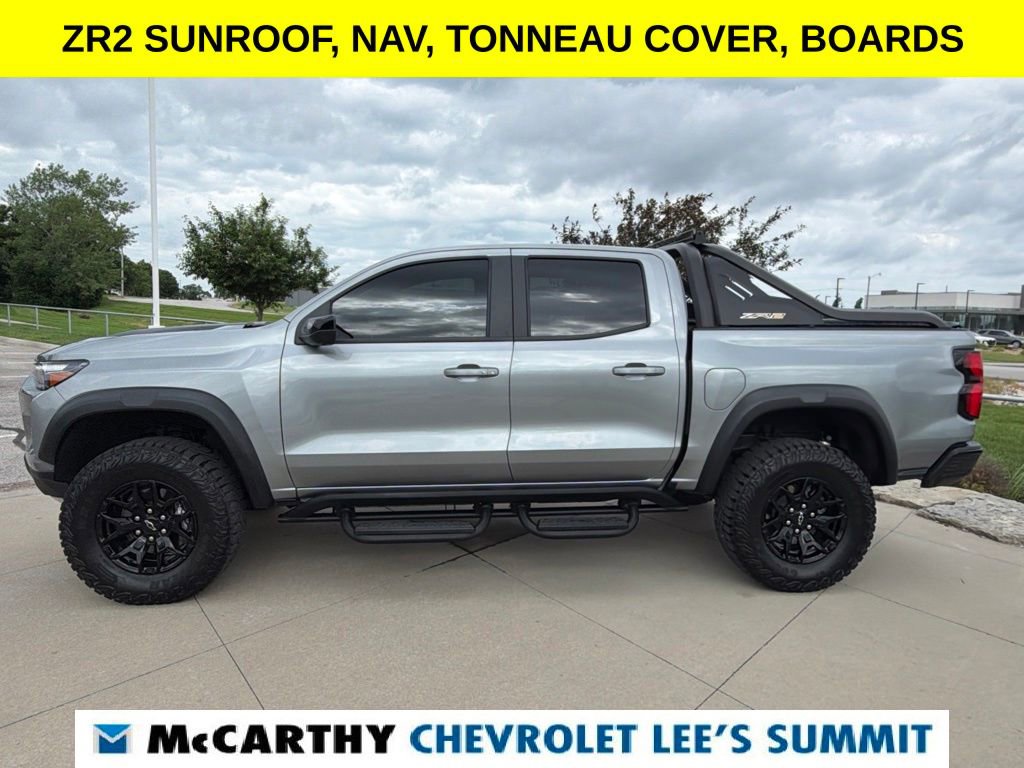 Used 2025 Chevrolet Colorado ZR2 w/ Midnight Edition AWD/4WD image 5