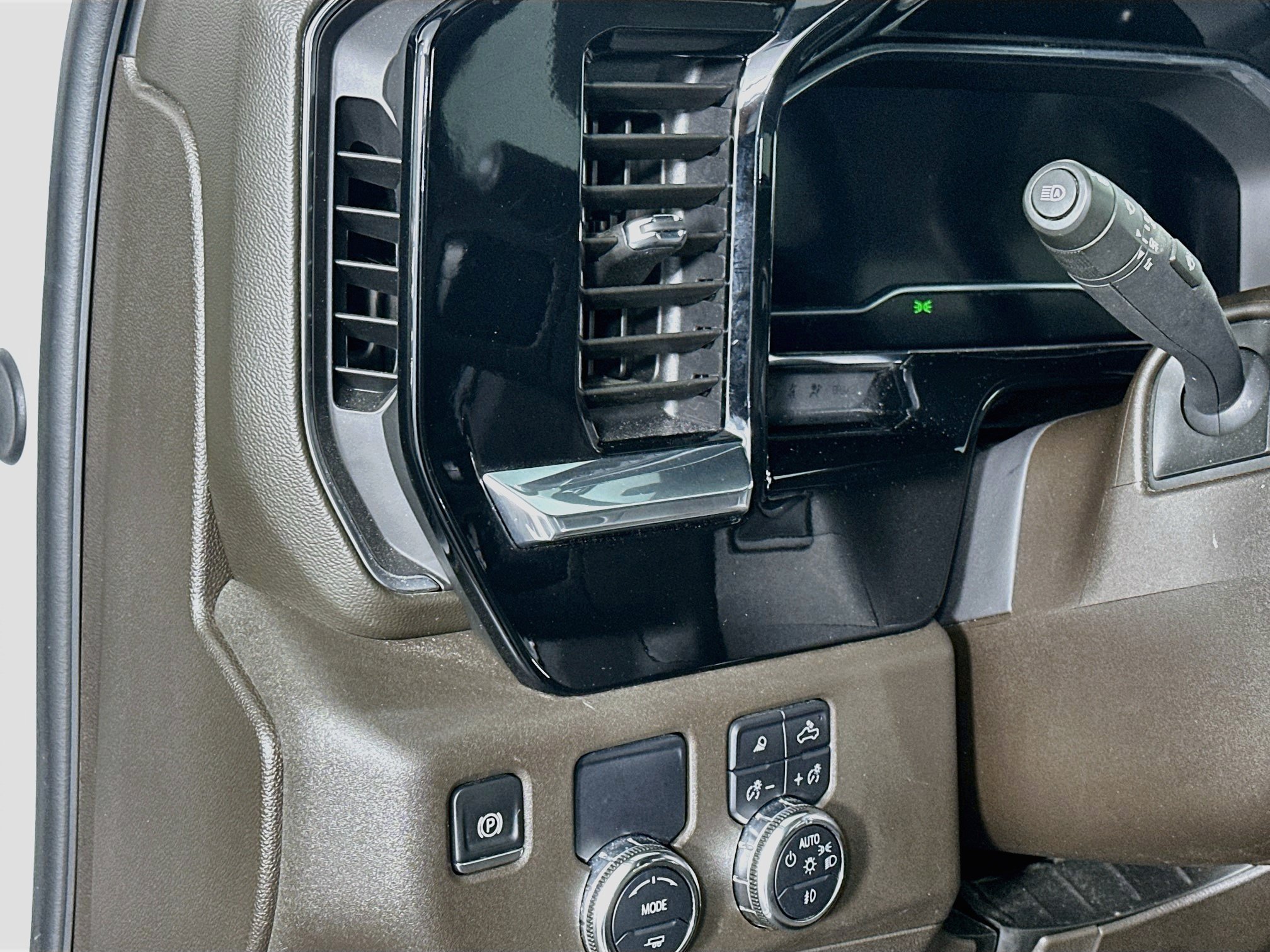 Used 2025 GMC Sierra 1500 SLT RWD image 16
