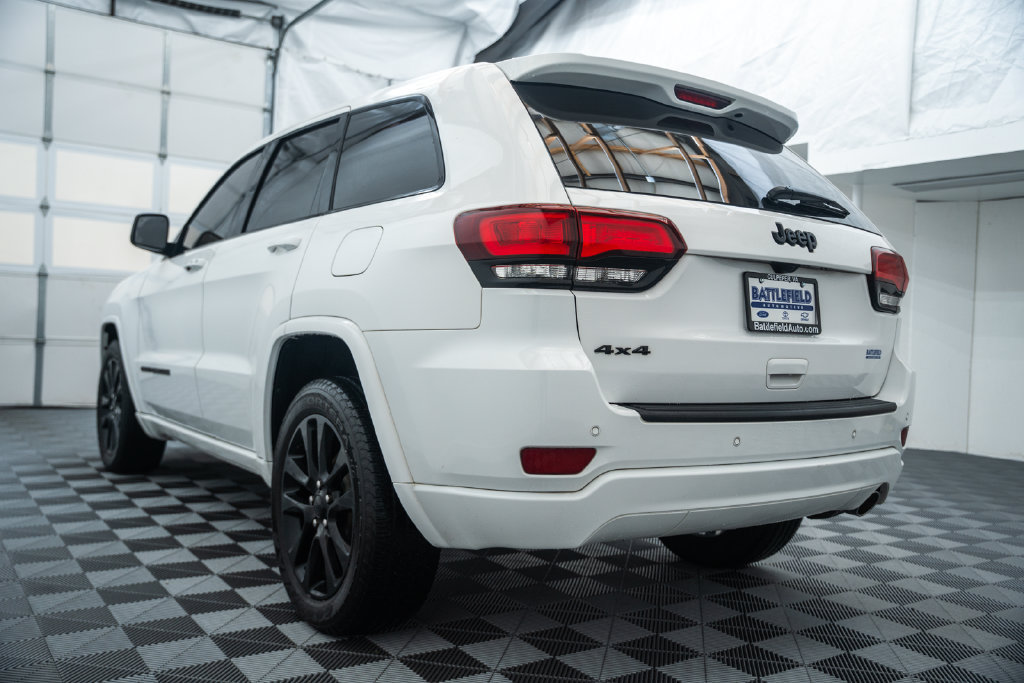 Used 2019 Jeep Grand Cherokee Altitude AWD/4WD image 7