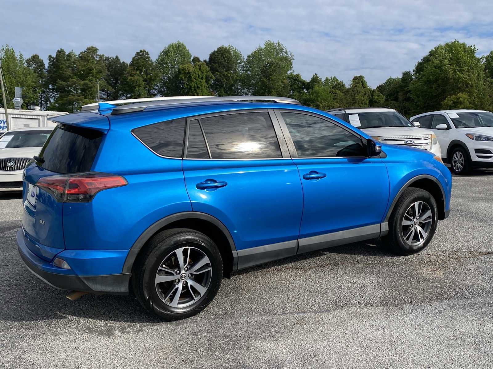 Used 2018 Toyota RAV4 XLE image 5