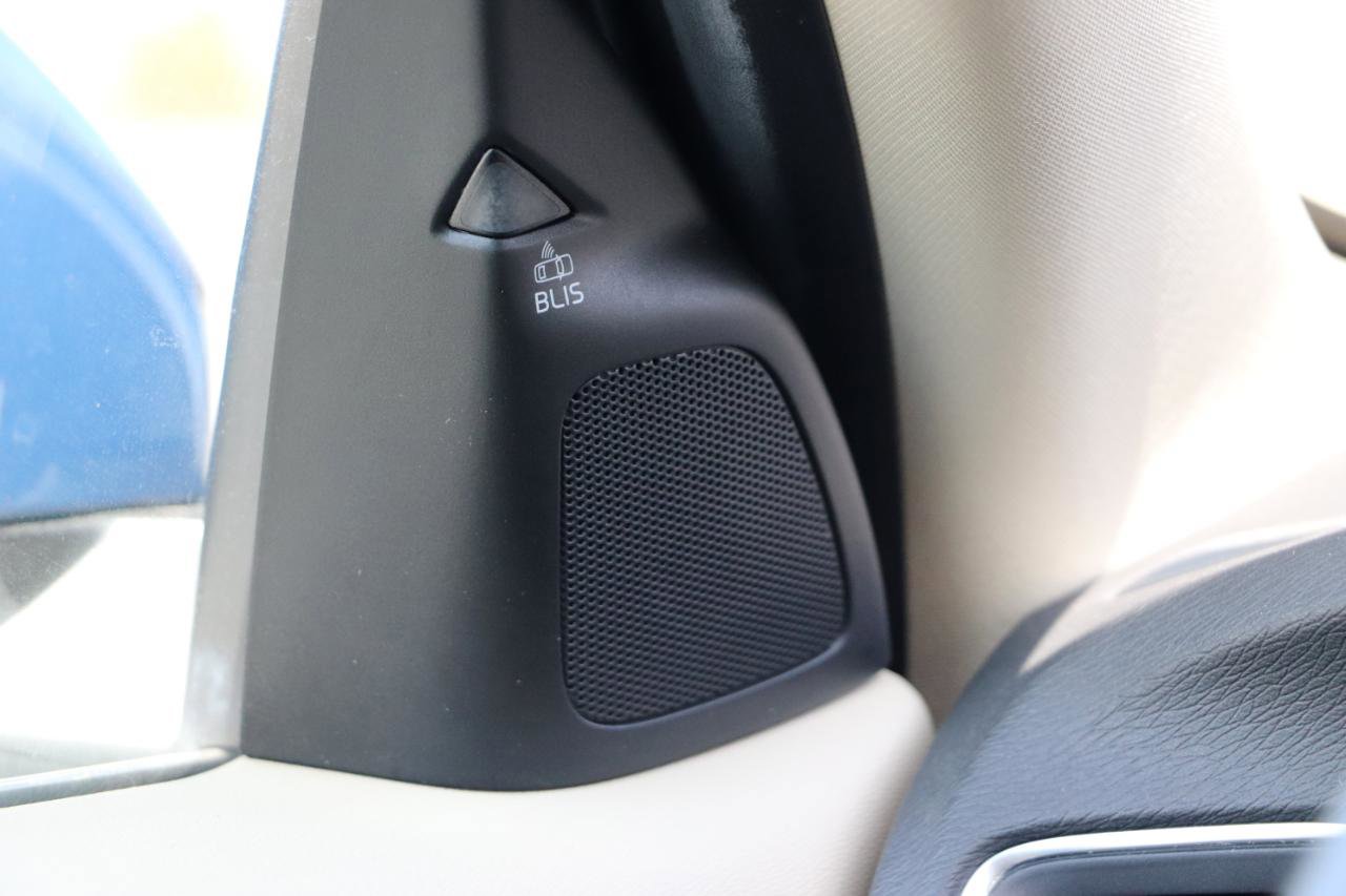 Used 2015 Volvo V60 T5 Platinum image 27