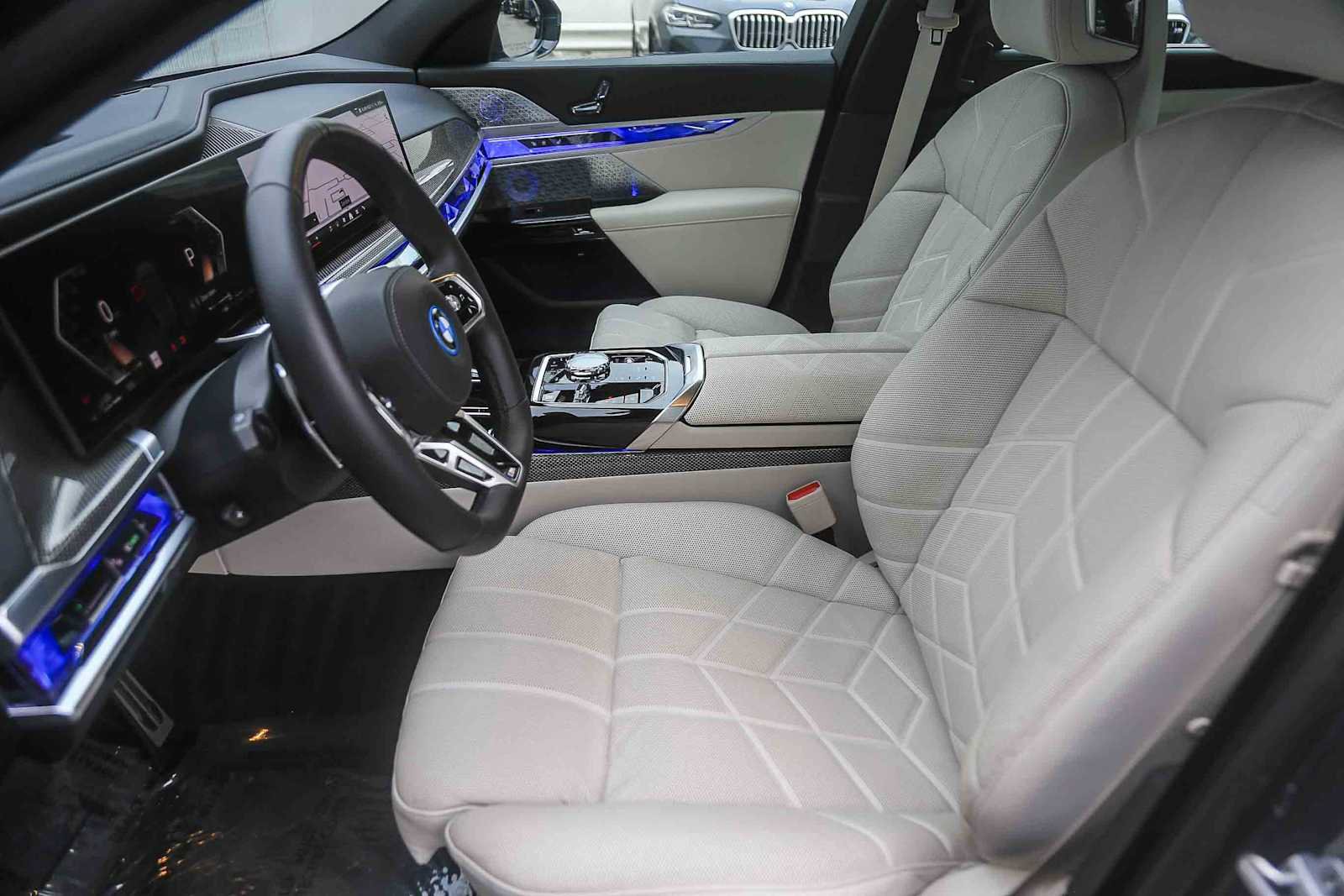 Used 2025 BMW 750e xDrive w/ Premium Package image 14