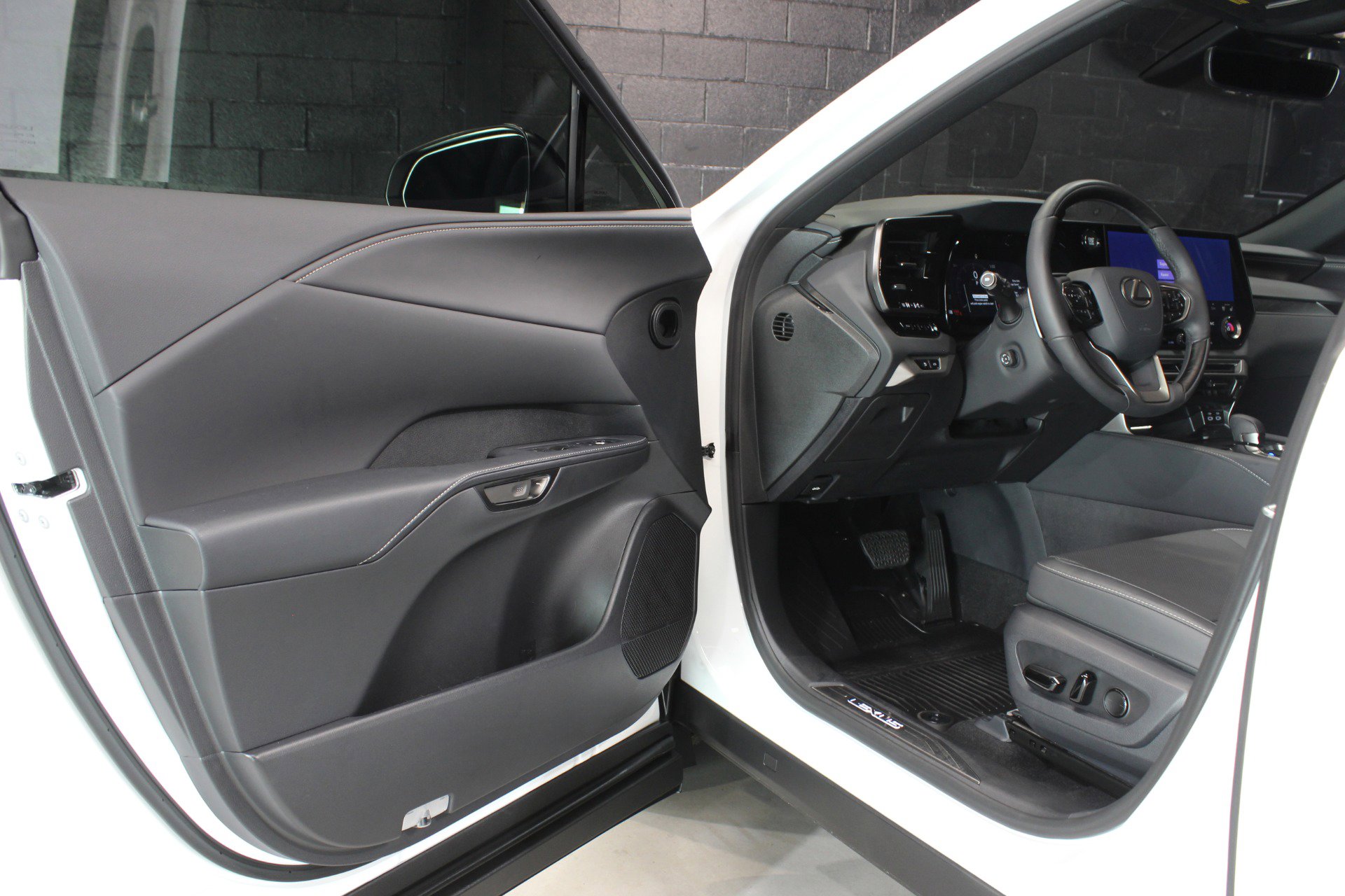 Used 2025 Lexus RX 350 F Sport w/ Convenience Package image 27