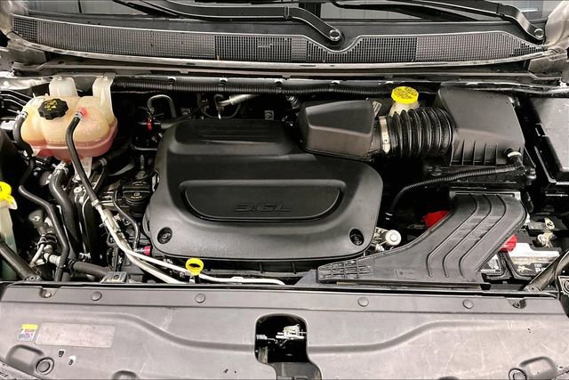 Used 2022 Chrysler Voyager LX image 32