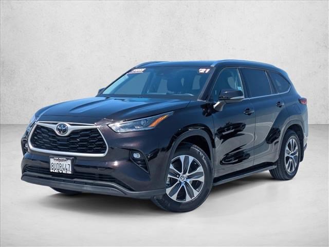 Used 2021 Toyota Highlander XLE FWD video 1