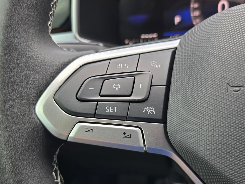 New 2026 Volkswagen Taos SE FWD image 13