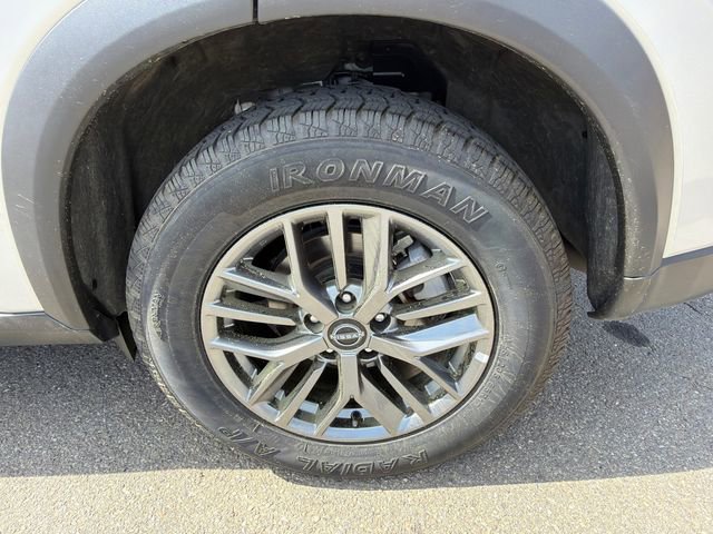 Used 2024 Nissan Rogue S image 19