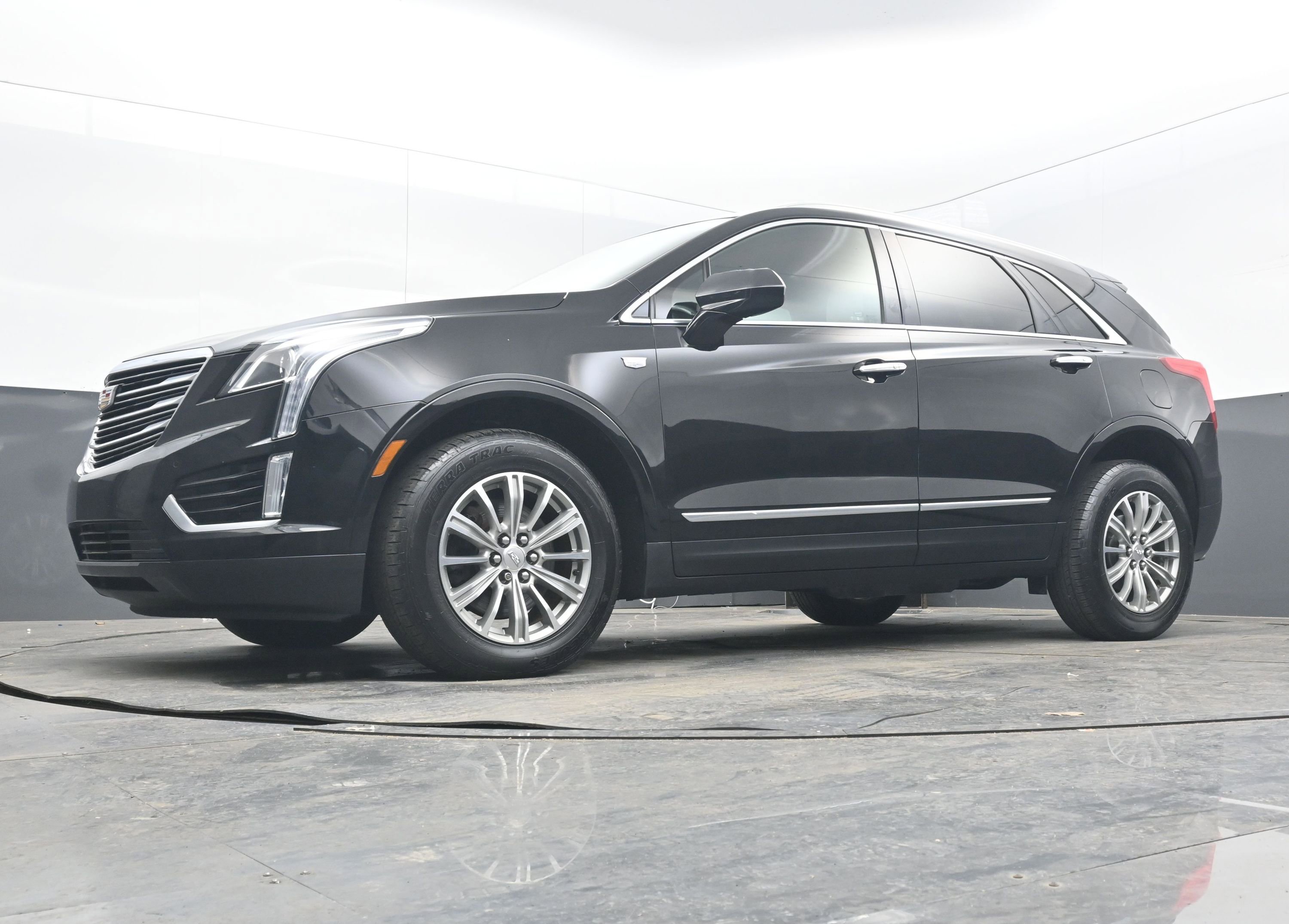 Used 2018 Cadillac XT5 Luxury w/ Driver Awareness Package image 24