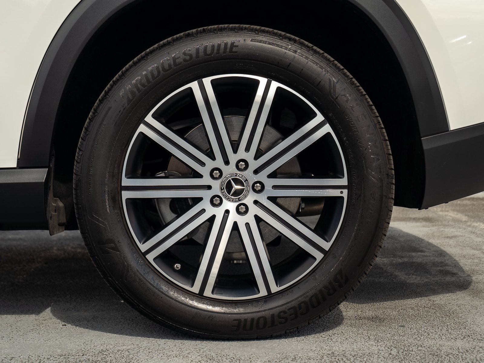 Certified 2025 Mercedes-Benz GLE 450e 4MATIC w/ Driver Assistance Package image 12