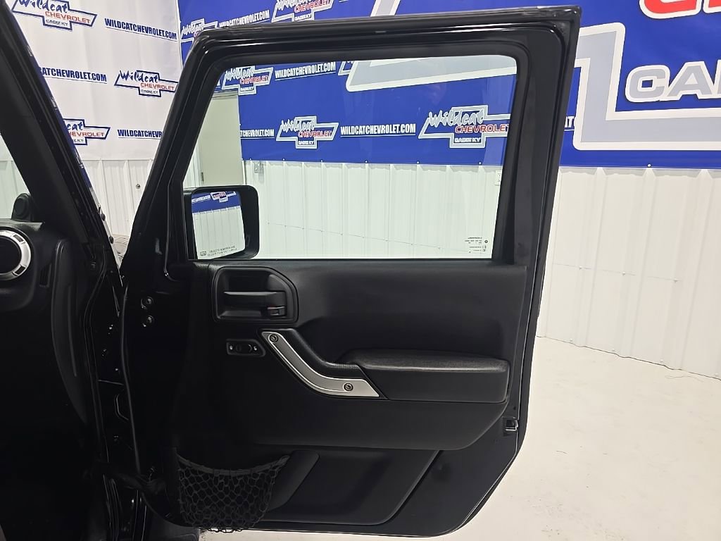 Used 2012 Jeep Wrangler Unlimited Sahara w/ Dual Top Group image 27