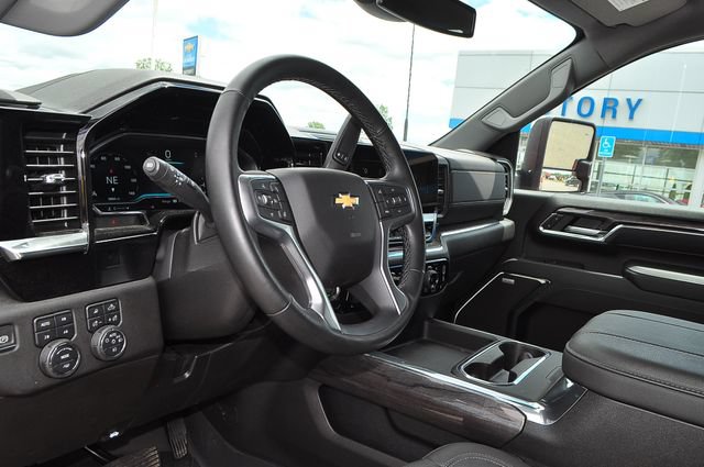 Used 2024 Chevrolet Silverado 2500 LTZ w/ LTZ Convenience Package AWD/4WD image 9