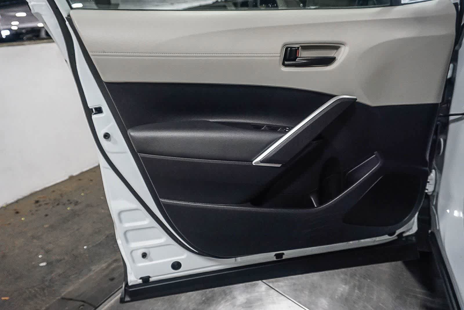 Certified 2022 Toyota Corolla Cross LE w/ Moonroof Package FWD image 23