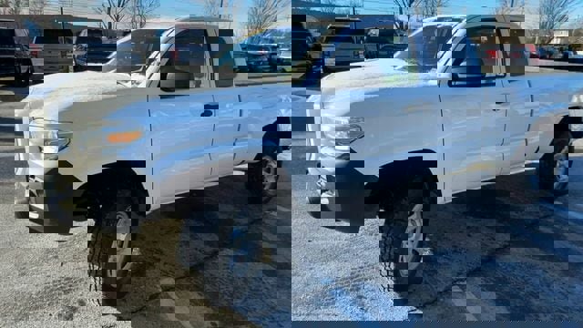 Used 2019 Toyota Tacoma SR image 6