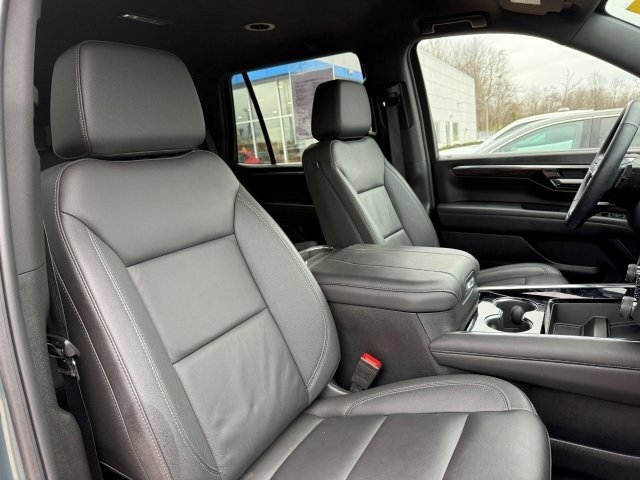 Used 2025 Chevrolet Tahoe Z71 w/ Comfort Package image 28