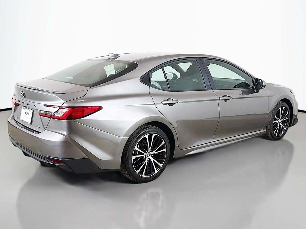 Used 2026 Toyota Camry SE FWD image 11