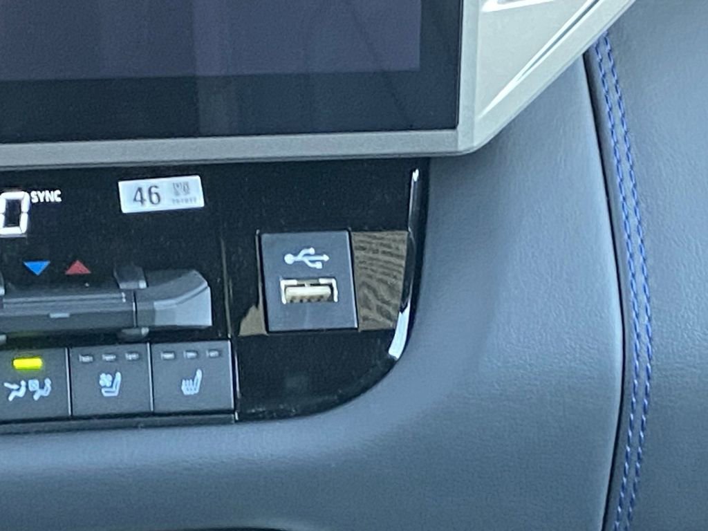 Used 2026 Toyota Tundra Platinum image 32