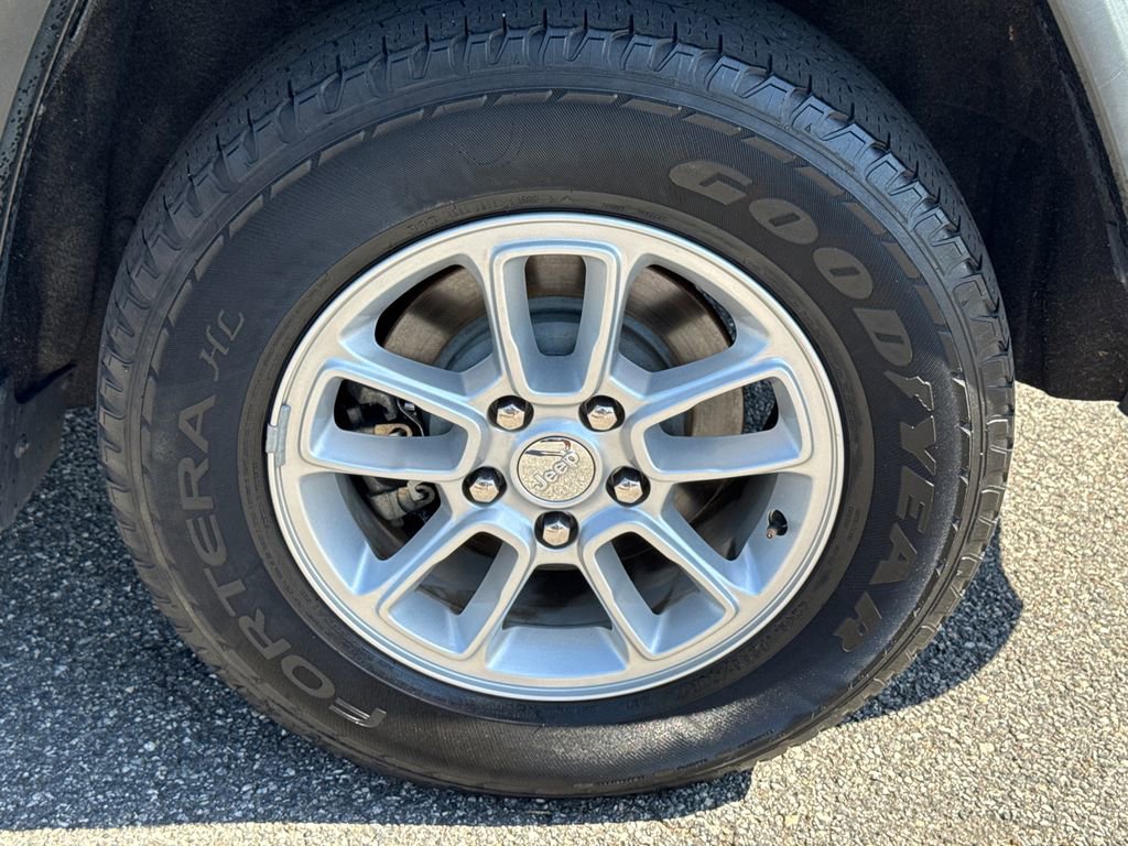 Used 2018 Jeep Grand Cherokee Laredo image 19