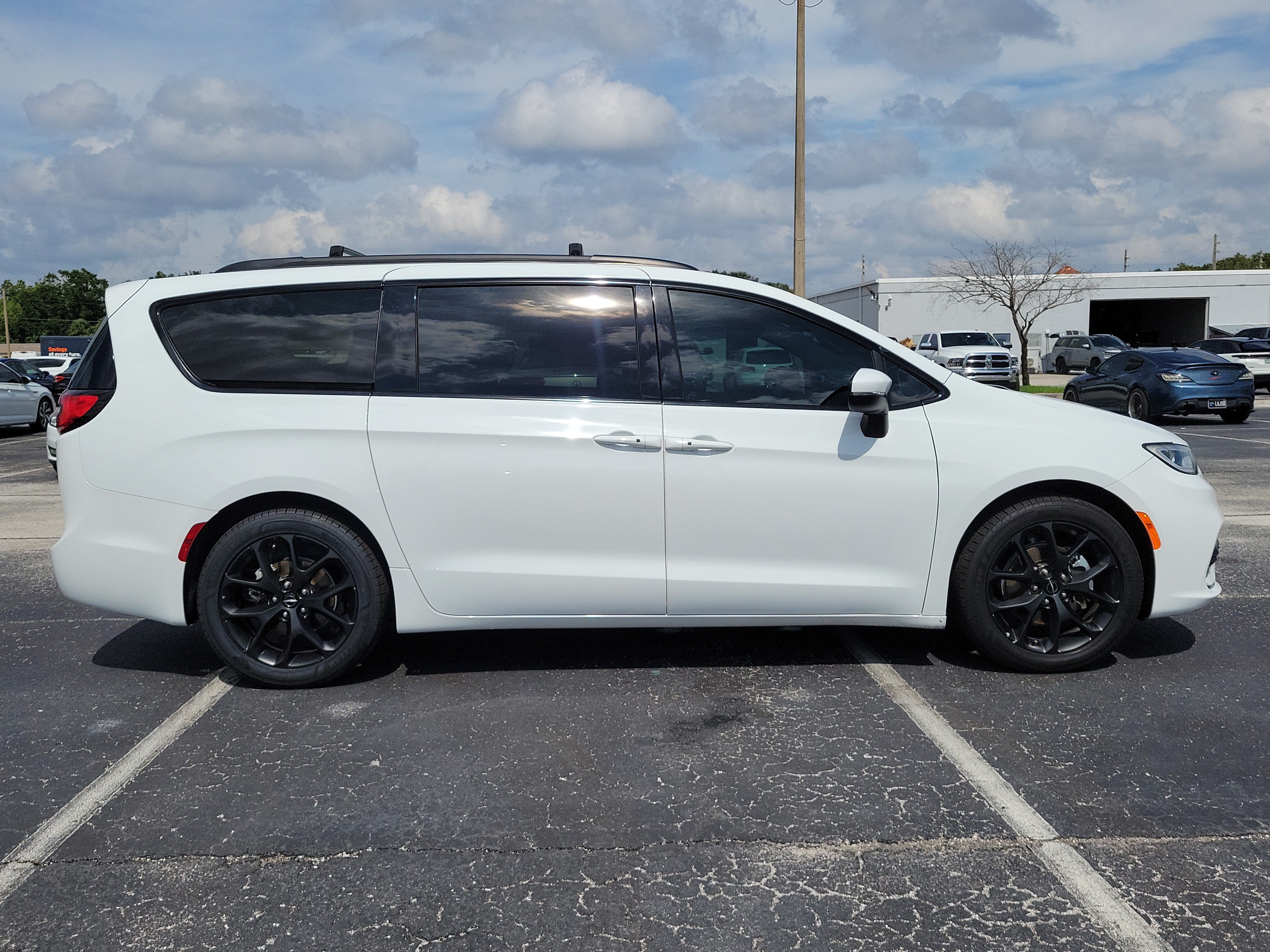 Certified 2023 Chrysler Pacifica Touring-L w/ S Appearance Package FWD image 8