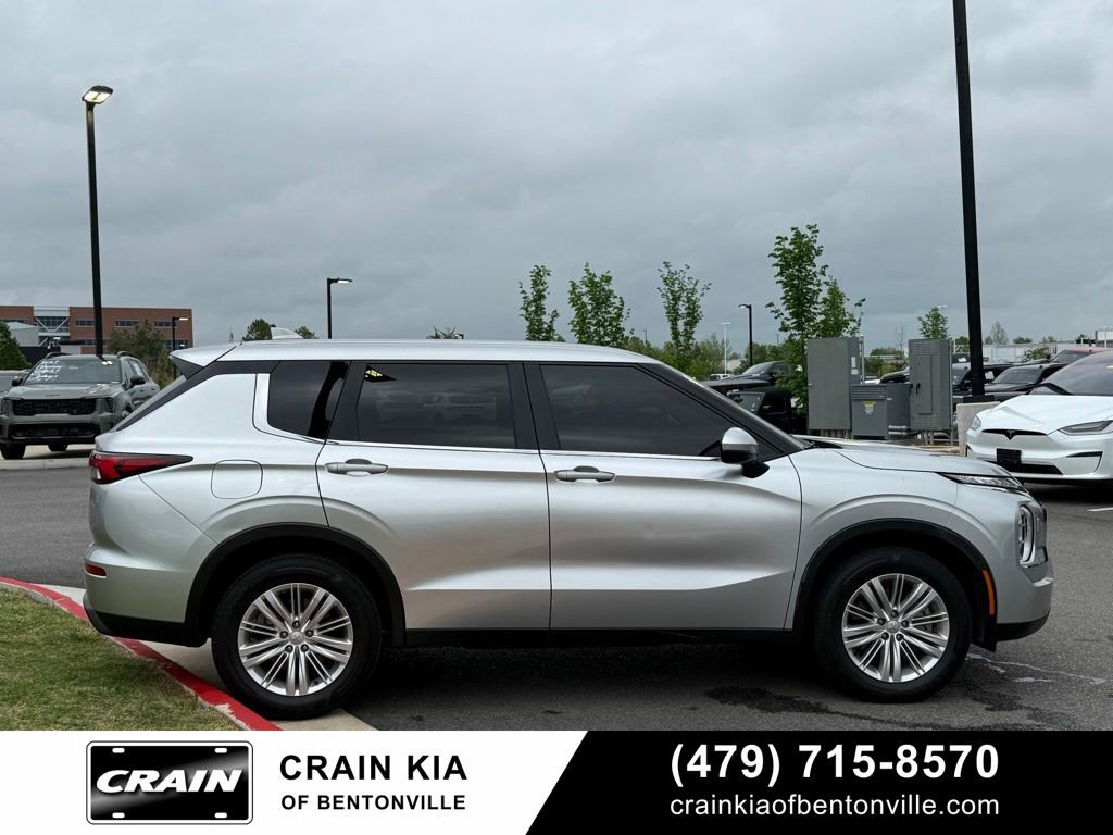 Used 2024 Mitsubishi Outlander ES AWD/4WD image 9