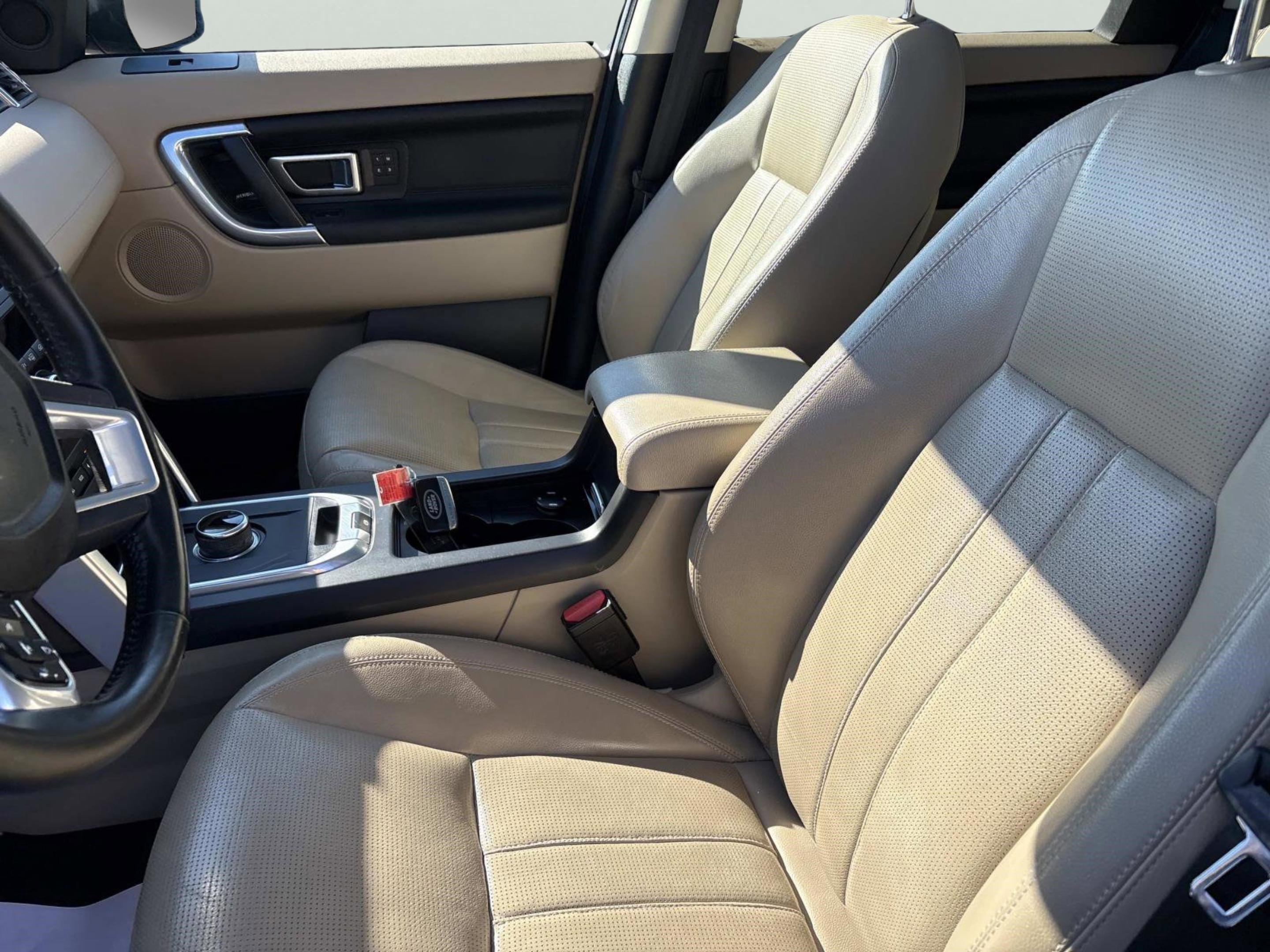 Used 2017 Land Rover Discovery Sport HSE image 19