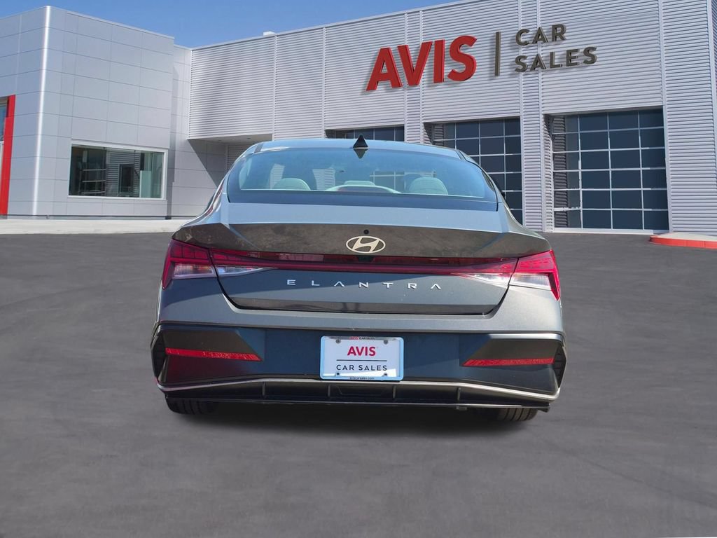 Used 2025 Hyundai Elantra SEL FWD image 7