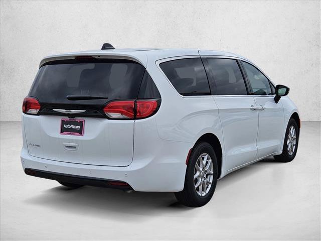 New 2025 Chrysler Voyager LX image 5