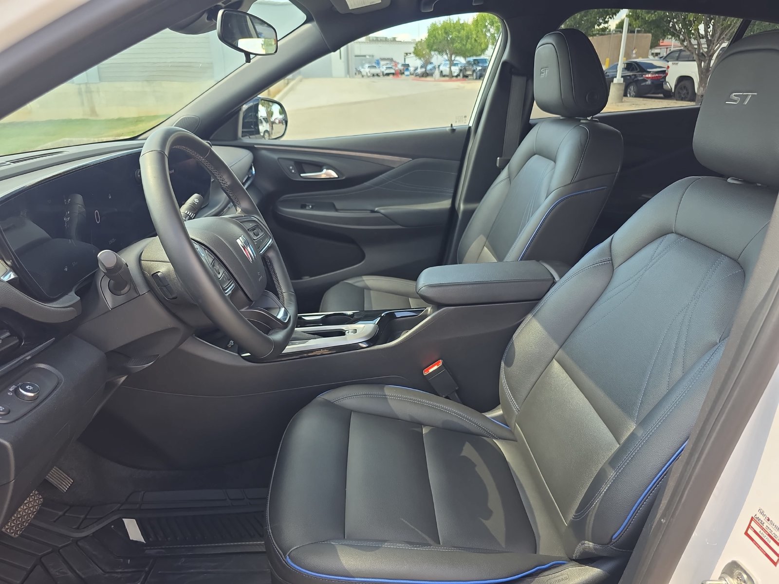 Used 2025 Buick Envista Sport Touring w/ Convenience I Package FWD image 12