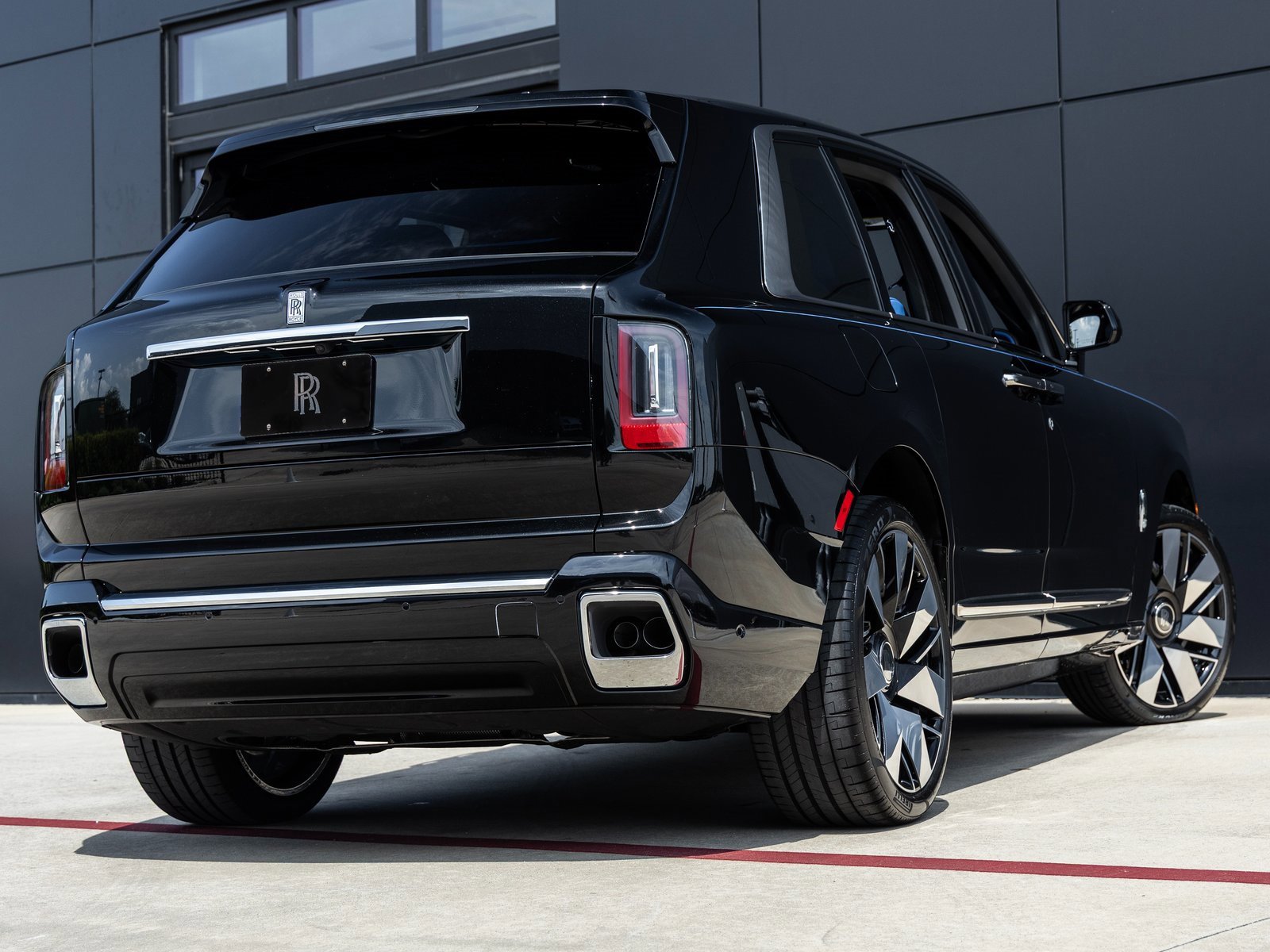 New 2026 Rolls-Royce Cullinan image 2