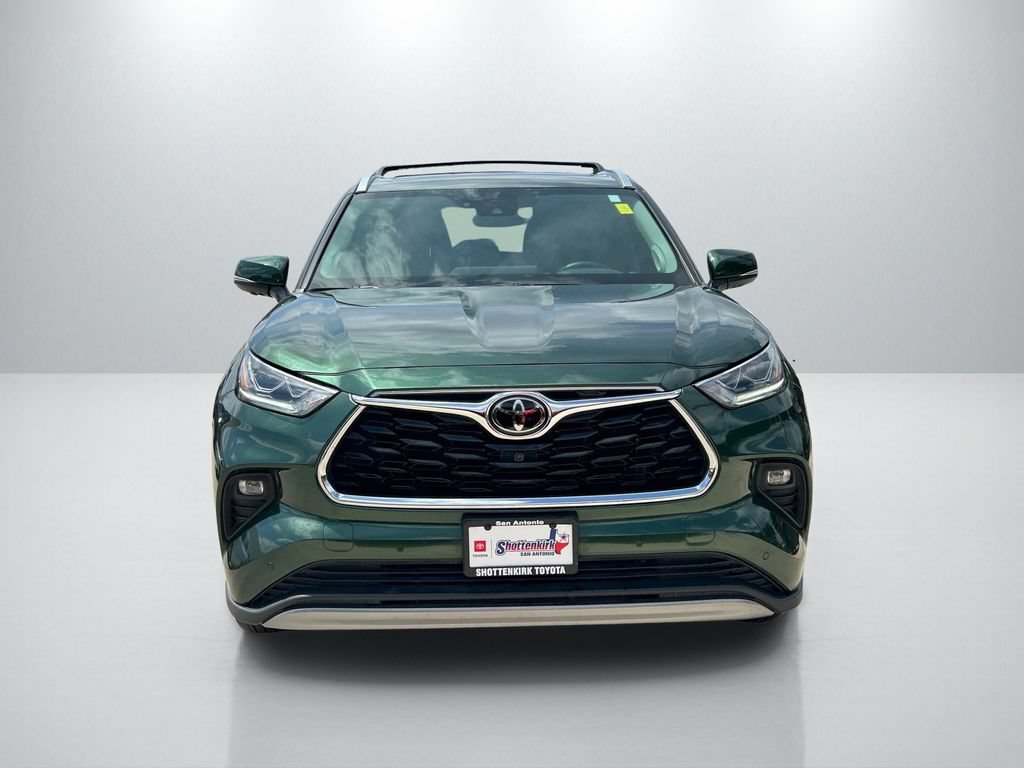 Certified 2024 Toyota Highlander Platinum FWD image 2