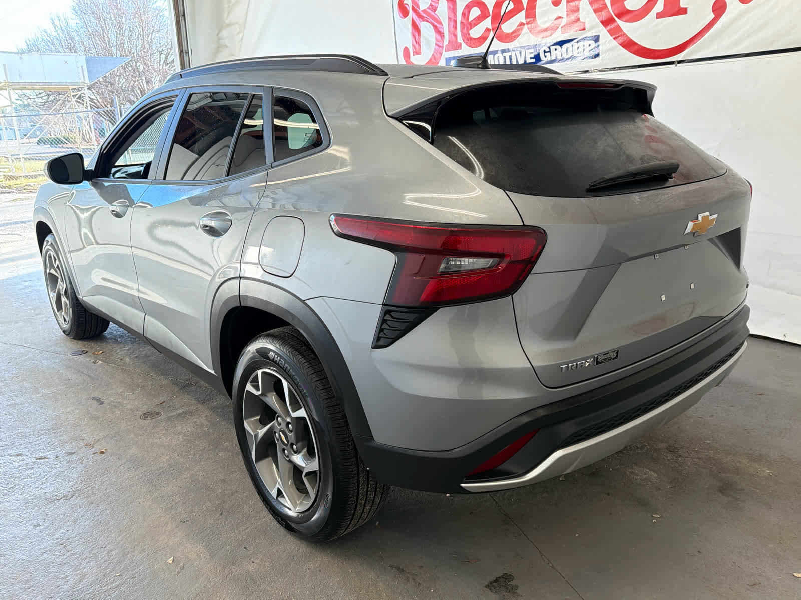 Used 2025 Chevrolet Trax LT w/ LT Convenience Package image 9