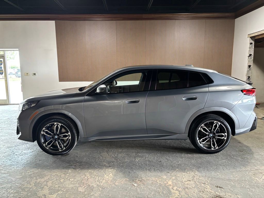Used 2025 BMW X2 xDrive28i w/ M Sport Package AWD/4WD image 2