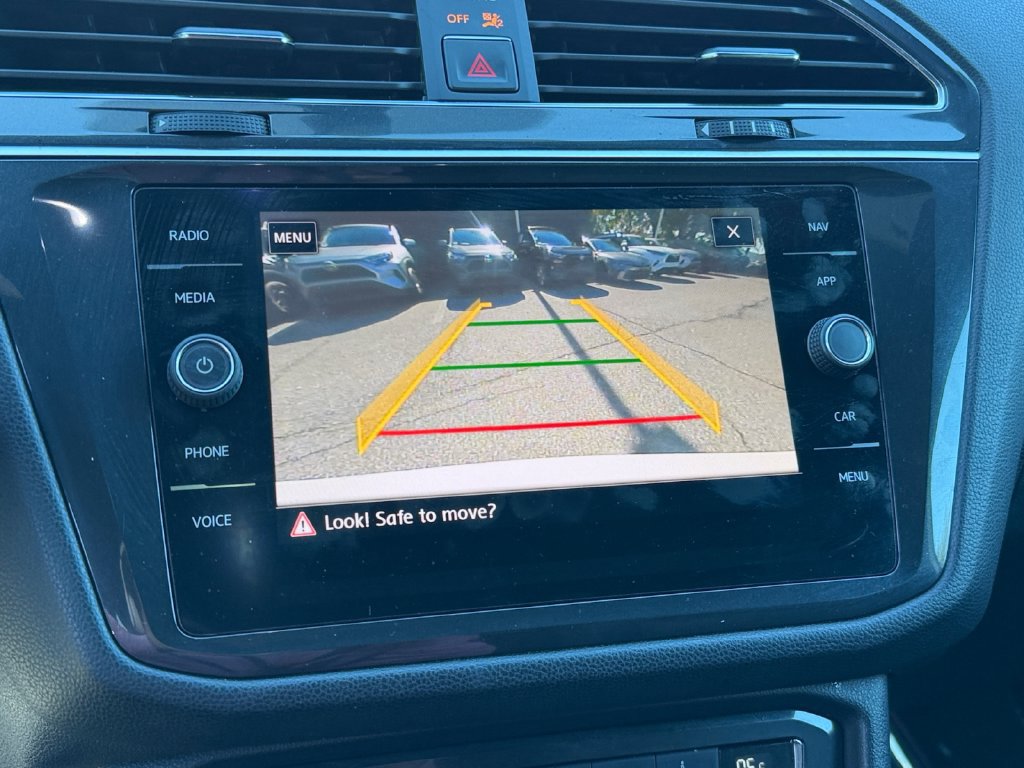 Used 2018 Volkswagen Tiguan SEL FWD image 22