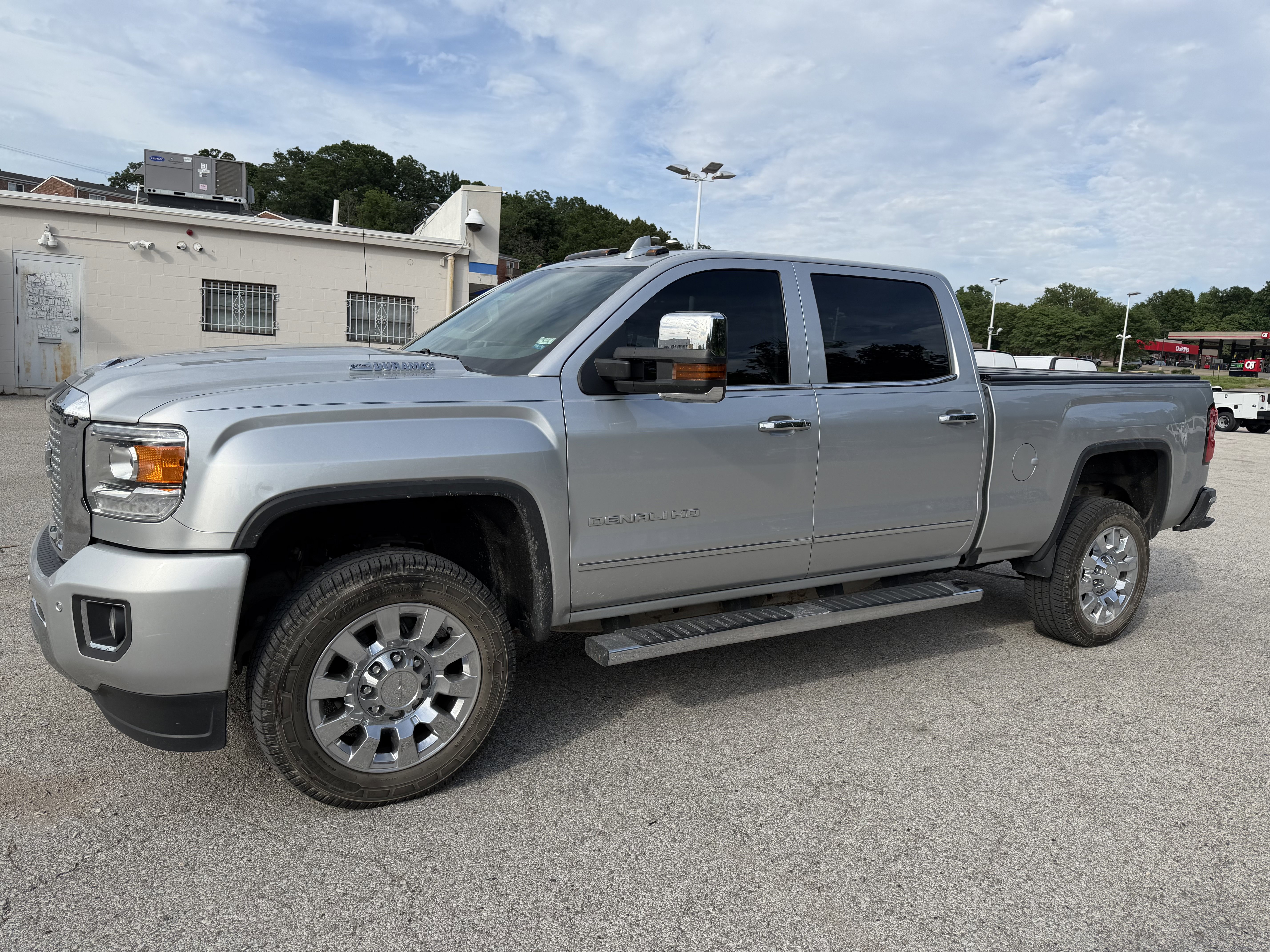 Used 2017 GMC Sierra 2500 Denali w/ Duramax Plus Package AWD/4WD image 3